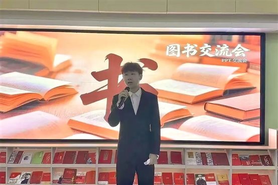 图片包含 游戏机, 房间, 桌子, 窗帘

AI 生成的内容可能不正确。