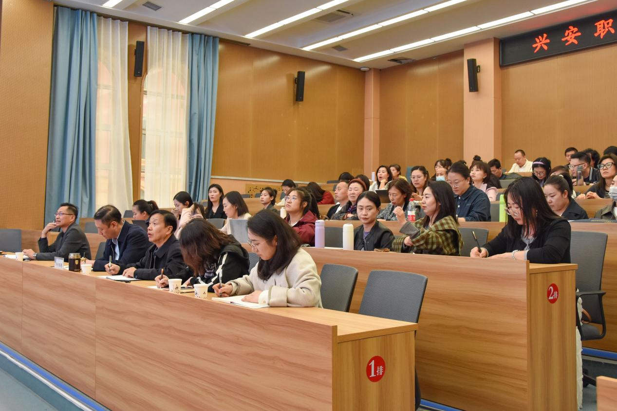 此次分享会不仅是一次经验交流,更是点燃师范教育改革创新的星星之火,激励全体教师以更加开放包容的心态拥抱变革,携手探索 此次分享会不仅是一次经验交流,更是点燃师范教育改革创新的星星之火,激励全体教师以更加开放包容的心态拥抱变革,携手探索